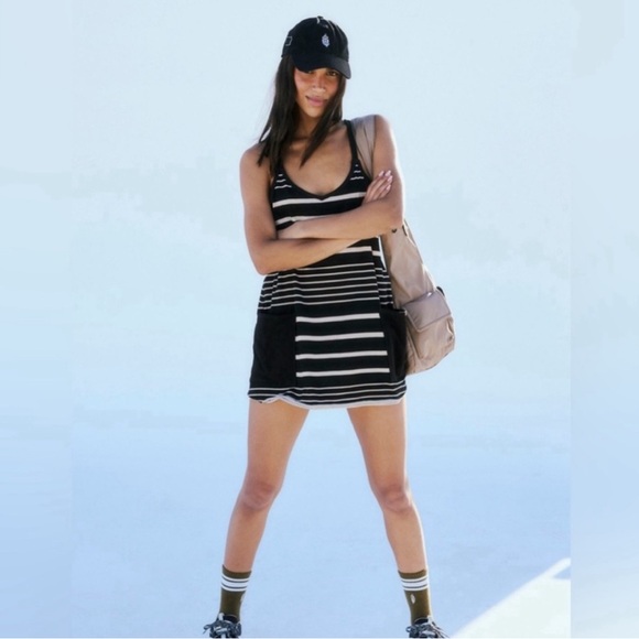 NEW Hot Shot Black Printed Mini Dress inSize XS